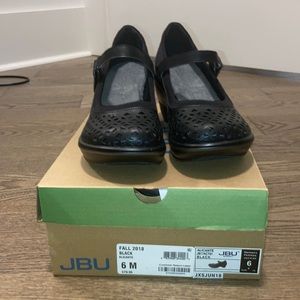 Shoes NWT. Mary Jane black.